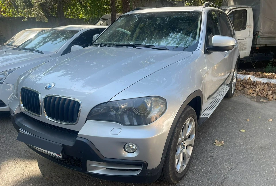 Житель Краснодара лишился BMW X5 из-за долгов Фото: ГУ ФССП по Краснодарскому краю