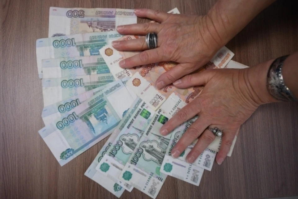 В Иркутской области курьер мошенников забрал у пенсионеров около 1 млн рублей