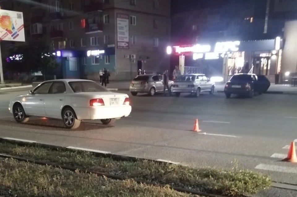 Водитель автомобиля Toyota Vista двигался по проспекту Ленина со стороны улицы Тагильской в направлении Чернышева