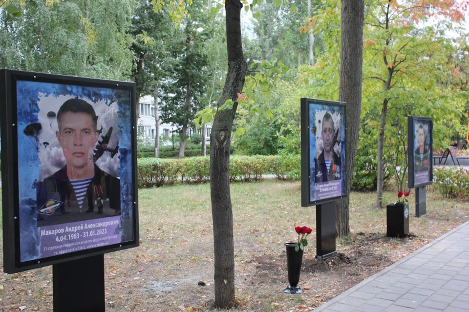 На Аллее Ветеранов состоялось открытие мемориальных пилонов в честь погибших бойцов СВО из Ульяновской области. Фото УГД