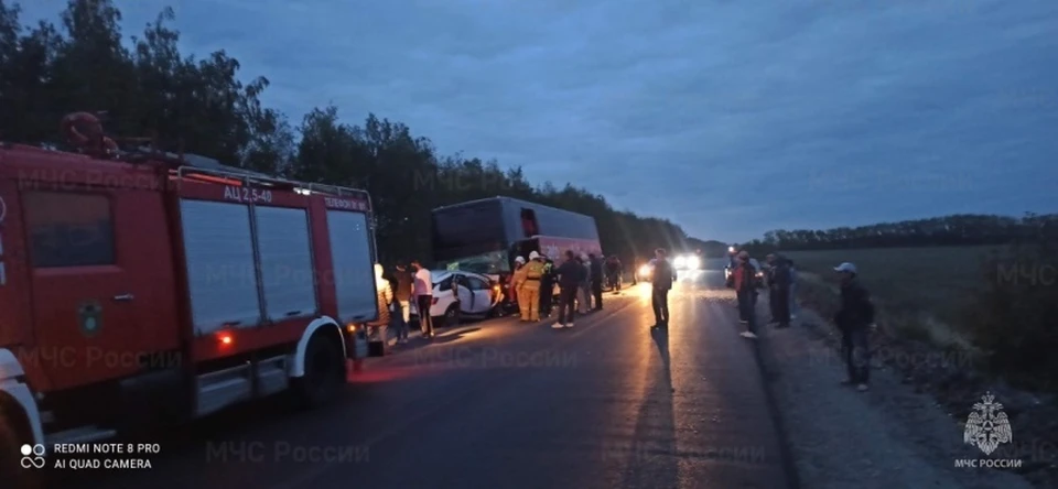 В ДТП в Ульяновской области погиб водитель «Лады Весты» и пострадал водитель пассажирского автобуса. Фото МЧС России по Ульяновской области