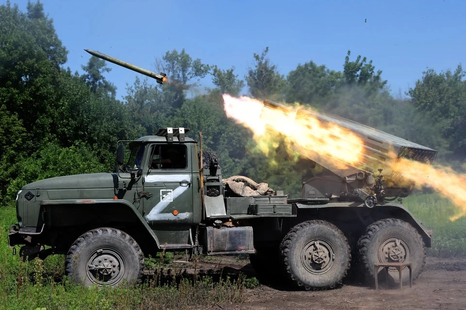 Российские военные наносят по противнику точный огневой удар Фото: Дмитрий Ягодкин/ТАСС