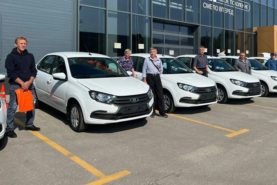 Семь жителей Рязанской области, которые пострадали на производстве, получили новые автомобили.