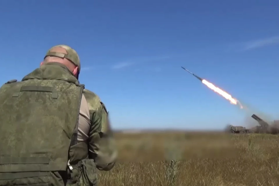 Российские подразделения отражают атаки и наносят поражения противнику. Фото: скриншот видео Минобороны РФ