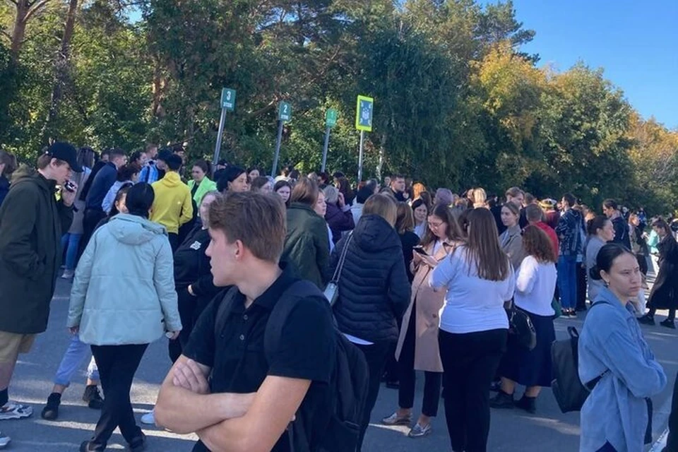 В Тюмени срочно эвакуировали ТРЦ «Сити Молл». Фото: соцсети.