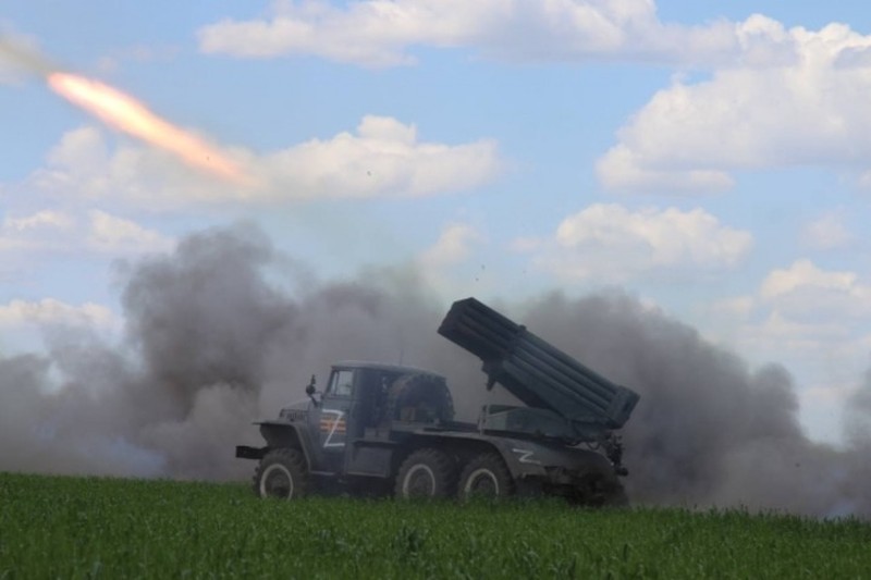 - Уничтожено до 95-ти украинских военнослужащих, танк, 2 боевые бронемашины и 3 автомобиля.