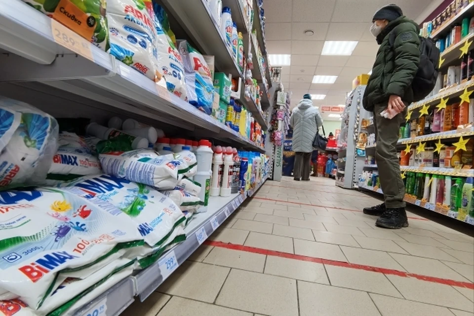 В Екатеринбурге молодой человек вместе с ребенком украл из магазина шампуни