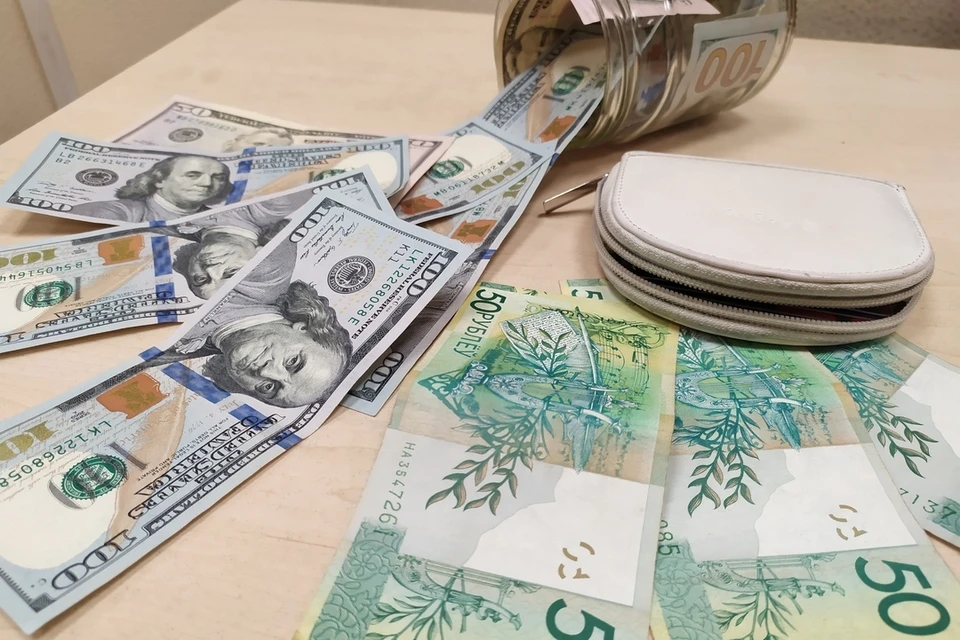 Национальный банк Беларуси озвучил курс доллара и евро на выходные 16 и 17 сентября 2023 года.