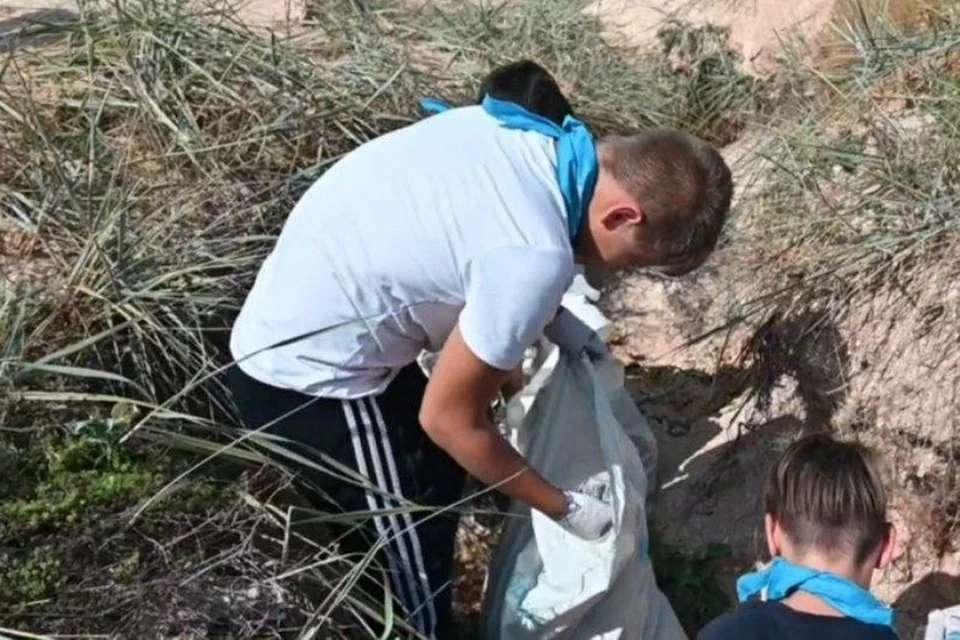 К акции "Вода России" присоединились около 100 человек. ФОТО: скриншот из видео министерства природных ресурсов и экологии Херсонской области