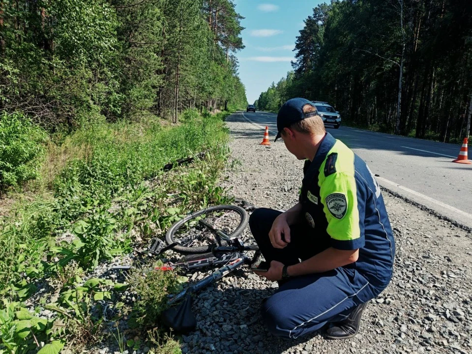 8 июля водитель «Лады Приора» уснул за рулем и сбил трех подростков на велосипедах. Фото: ГИБДД Свердловской области
