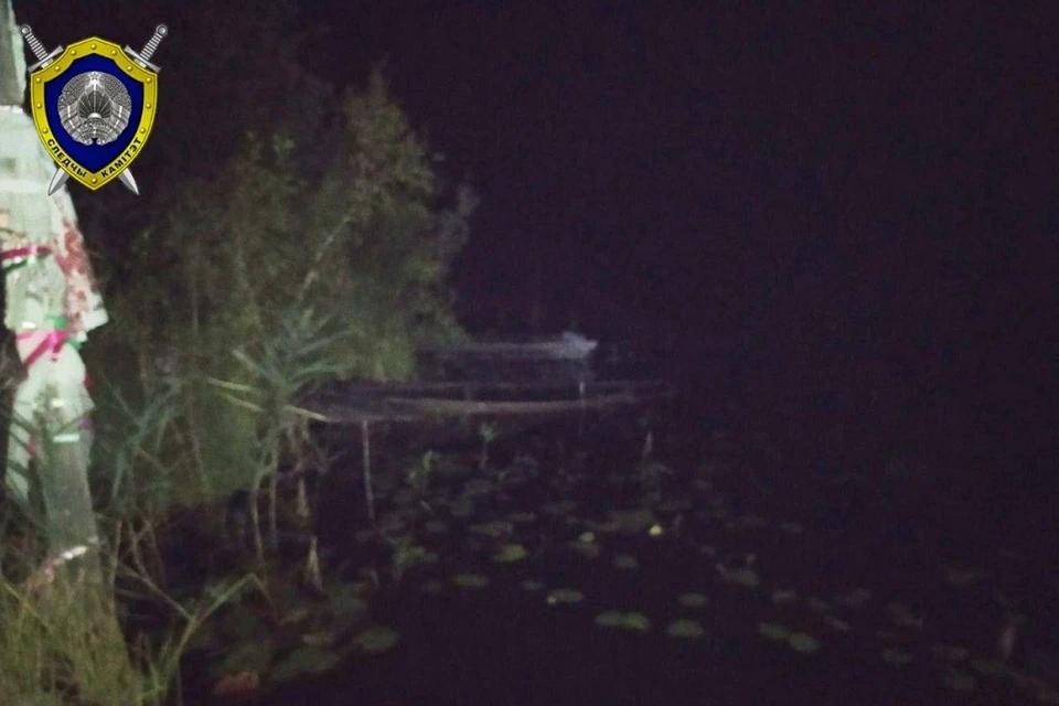Лодка утонула со сборщиками клюквы и мешками собранных ягод. Фото: СК.