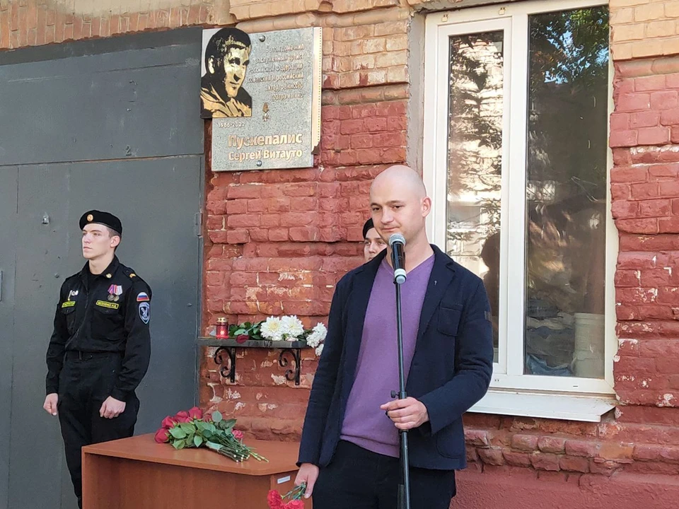 "Будет правильным, если мы учредим стипендию его имени ребятам, которые учатся в вузе, в котором он получил первое высшее актерское образование", - пояснил Глеб Пускепалис