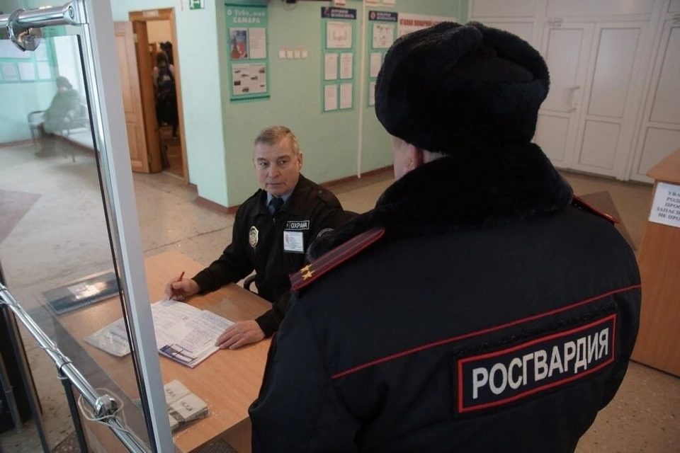 Задержанную передали правоохранителям