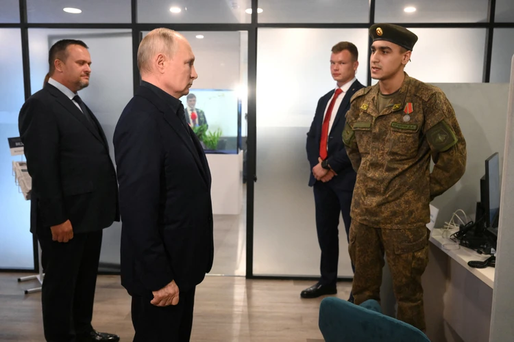 Владимир Путин осмотрел центр реабилитации раненых солдат: что показала неожиданная проверка
