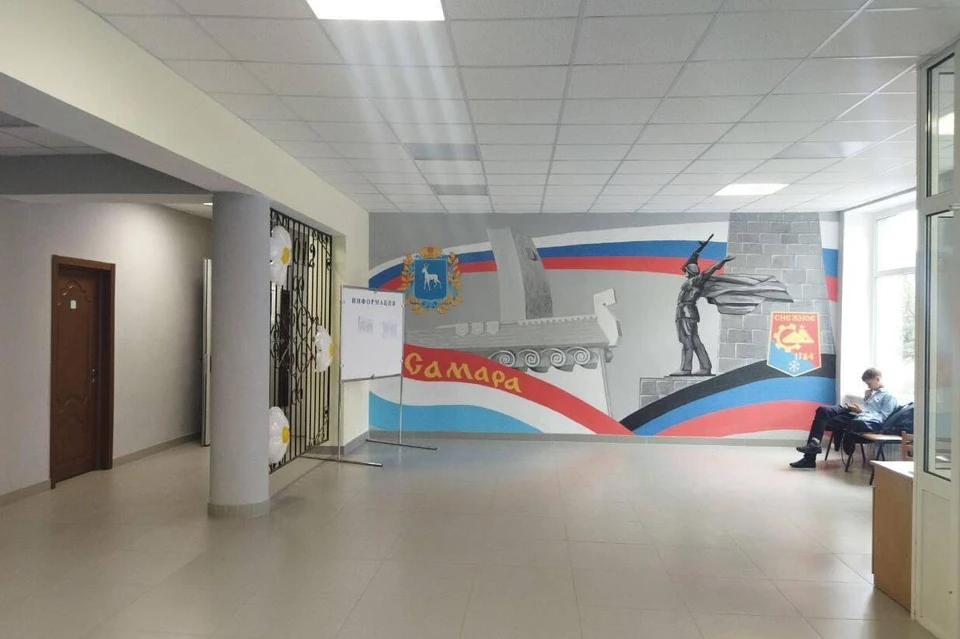 Специалисты расписали стены одной из школ в центре Снежного. Фото: Минобрнауки ДНР