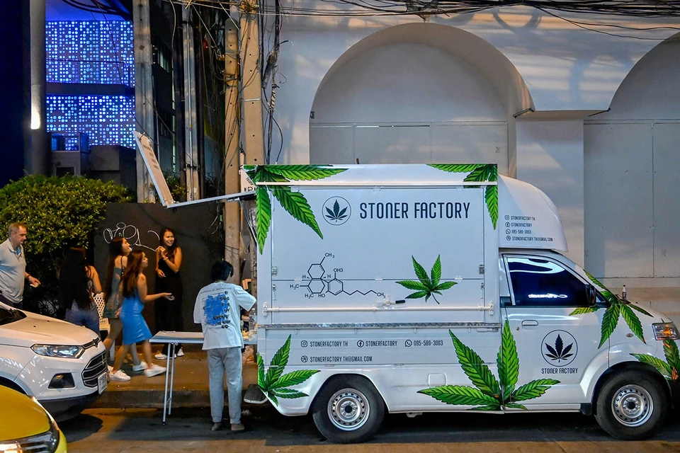 Год назад Таиланд стал первой азиатской страной, легализовавшей продажу марихуаны.