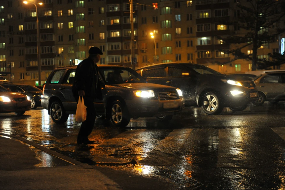 Наиболее опасно для пешеходов темное время суток.