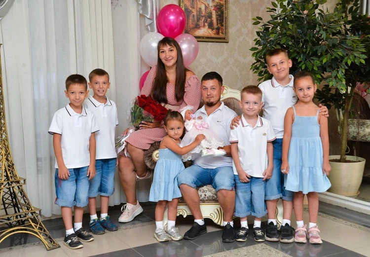 Кондратий – в честь актера, Арсина – во славу армии: многодетная семья из Ульяновска родила семерых детей, дав каждому ребенку необычное имя