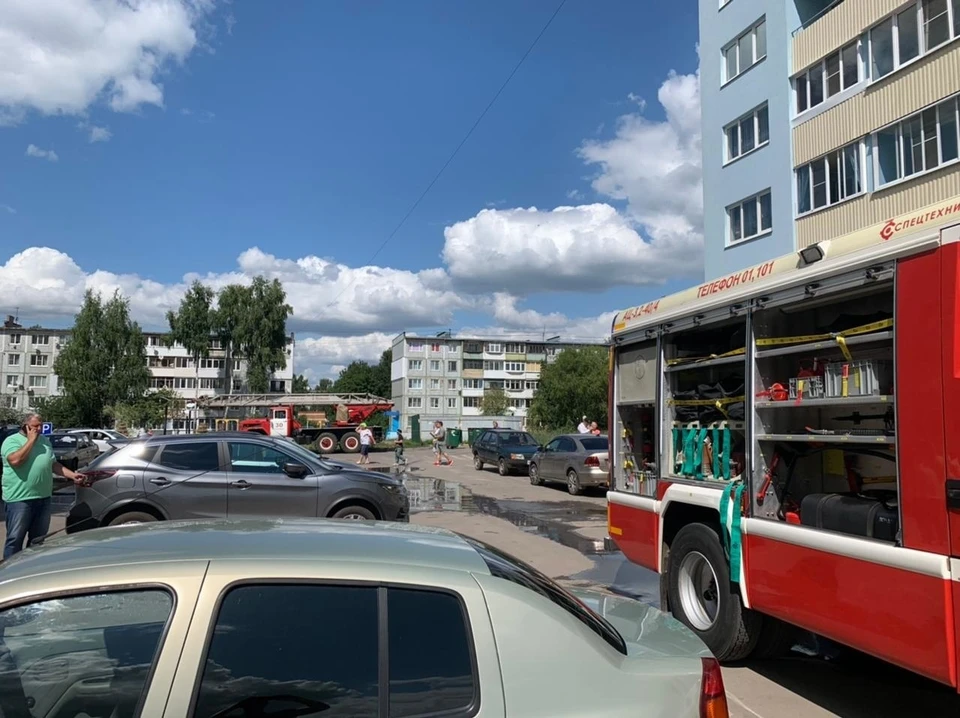 Из пожара в многоквартирном доме в Узловой Тульской области эвакуировали 8 человек