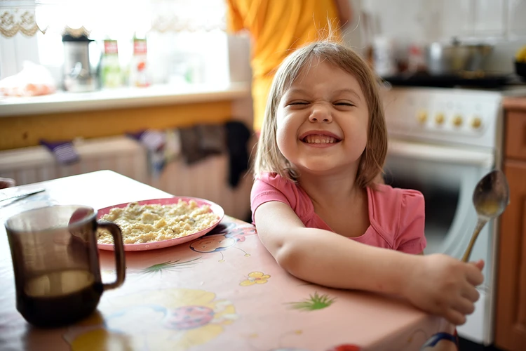 Секретная каша на завтрак и запас в ланч-боксе на обед: как родителям правильно накормить школьника