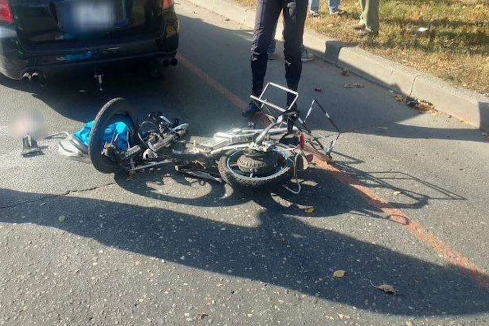 На востоке Москвы велосипедист выехал на встречку и попал под колеса авто