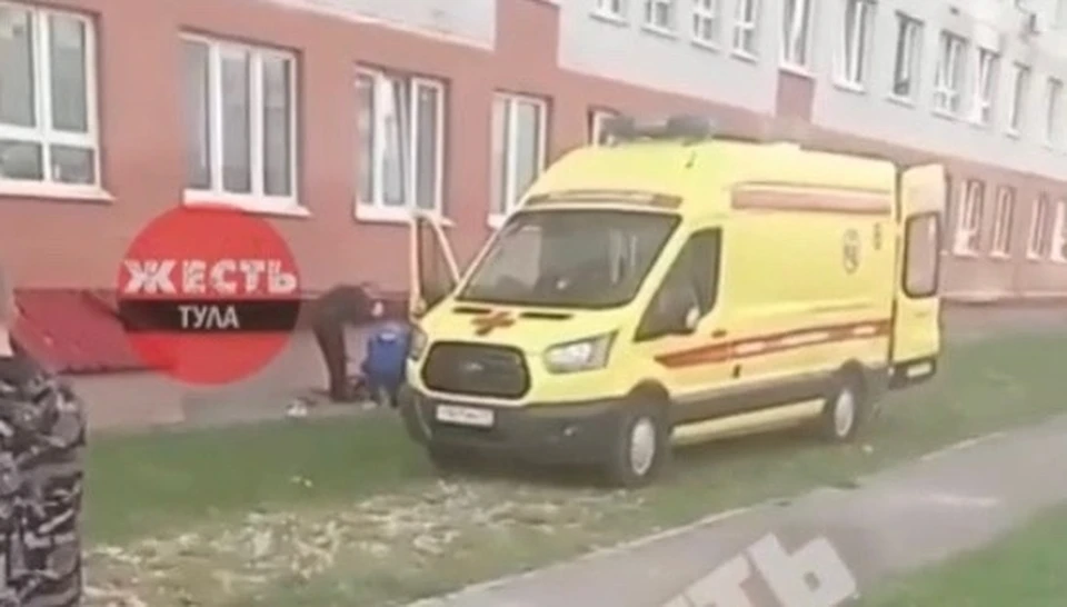 В тульском поселке Скуратово восьмилетняя девочка выпала из окна и скончался в больнице