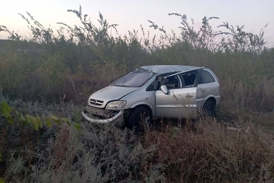 В Лутугинский районе произошло ДТП, в котором пострадало пять человек. Фото - УГИБДД МВД по ЛНР
