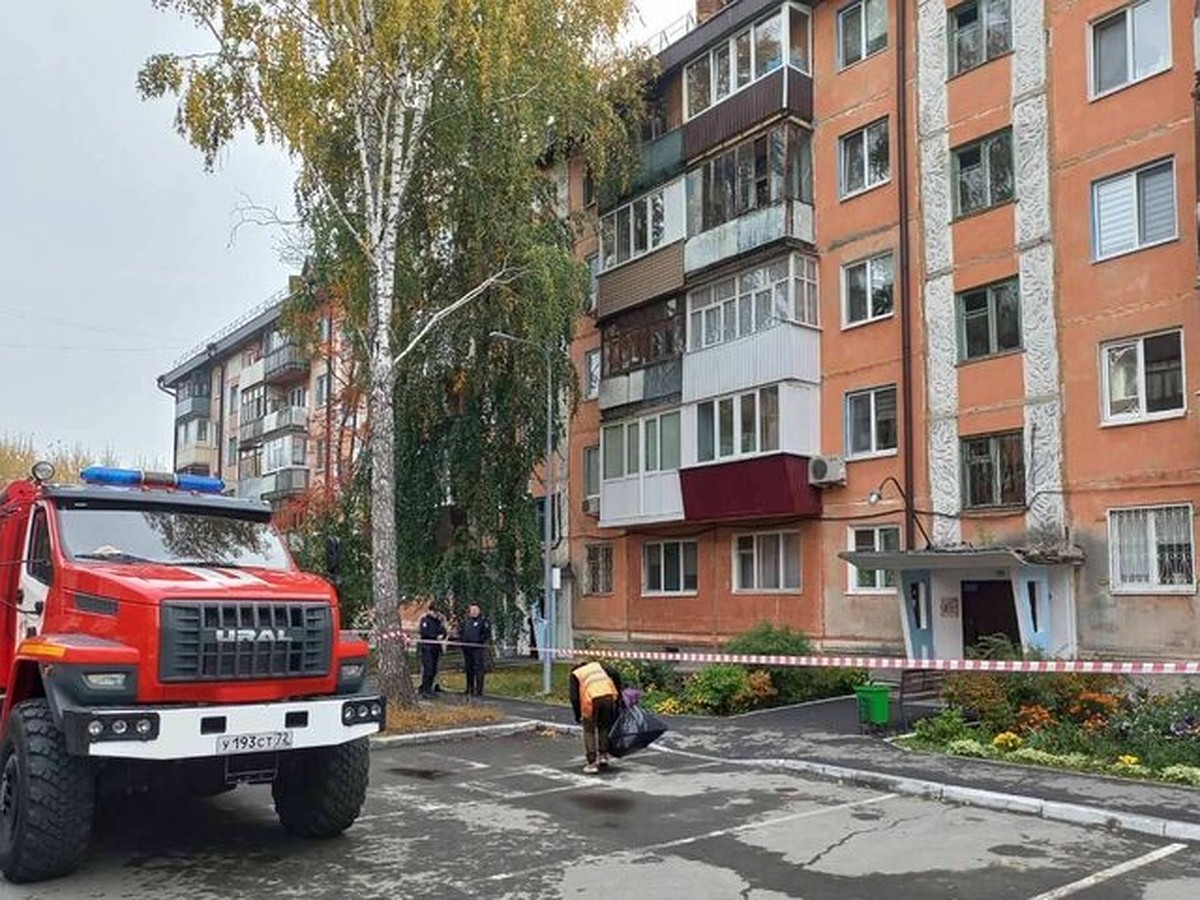 В Тюмени пятиэтажный дом, где ночью произошел хлопок газа, находится под  угрозой разрушения - KP.RU