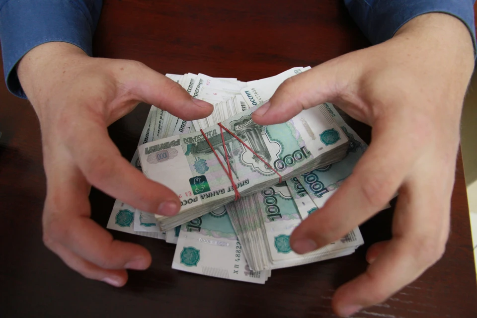 Бизнесмен пытался дать крупную взятку членам организованной группы