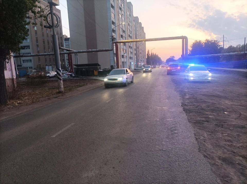 Фото: В Энгельсе 9-летний ребенок попал под колеса Volkswagen Tiguan (ГИБДД по Саратовской области)
