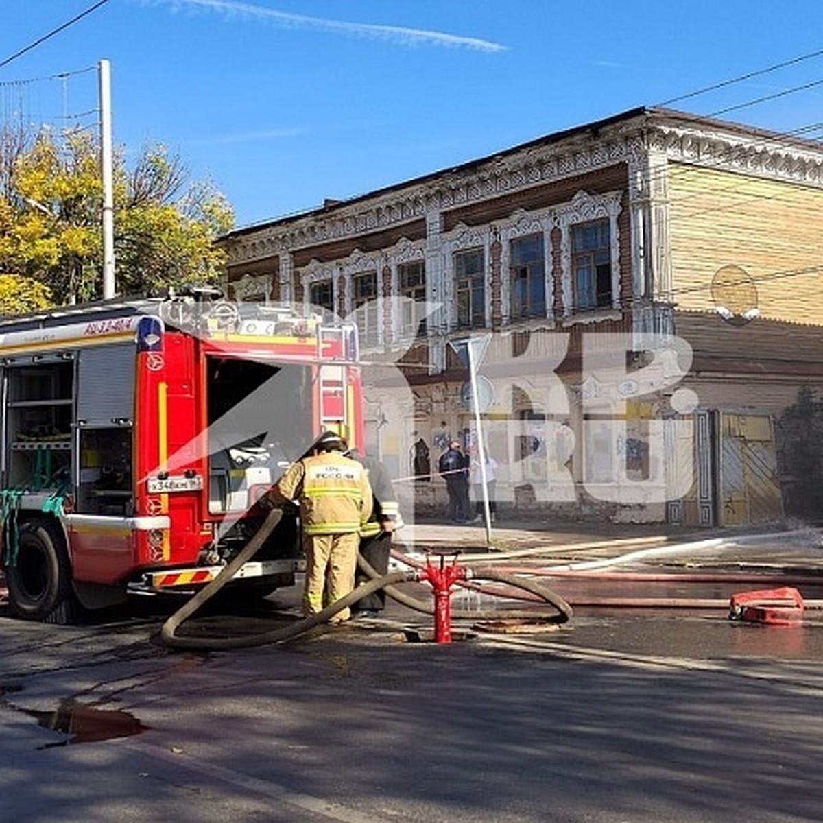 Что горит в старом городе в Самаре 28 сентября 2023: пламя охватило жилую  двухэтажку на ул. Самарской - KP.RU