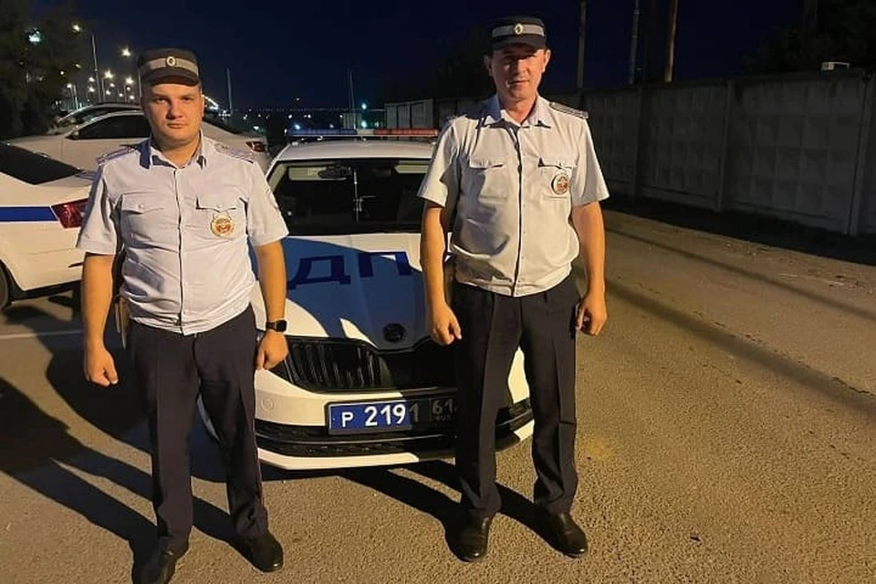 Инспекторы Сергей Пируев и Эдуард Арутюнян быстро потушили машину.