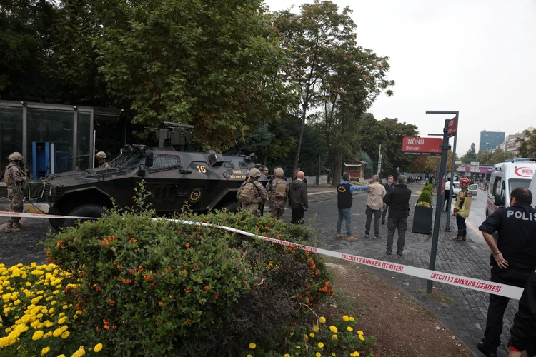Два террориста погибли, ранены полицейские: Что известно о взрыве у здания МВД в Анкаре 1 октября 2023