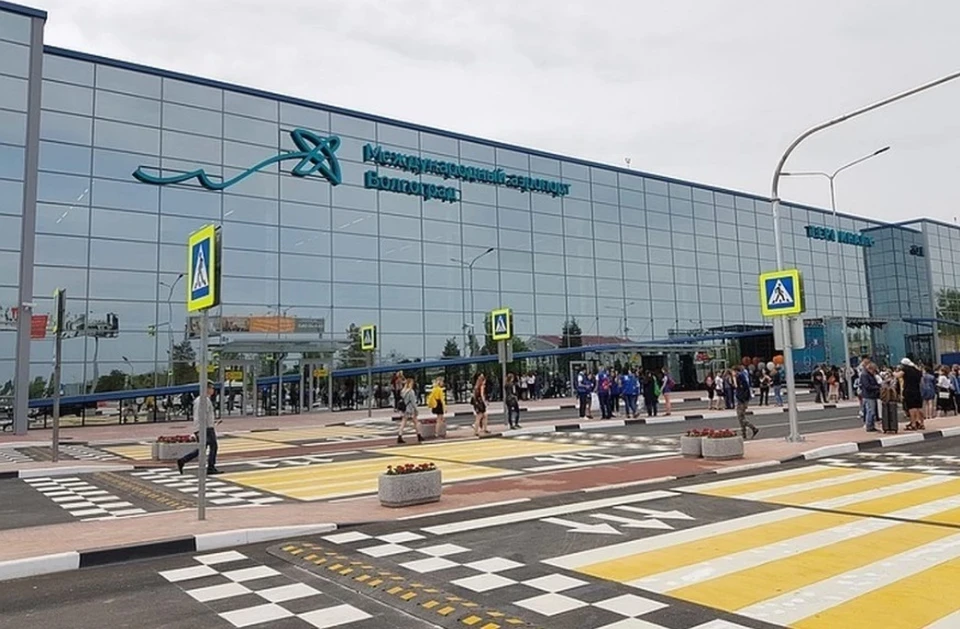 Пассажиры аэропорта пытаются провезти продукты без специальных документов