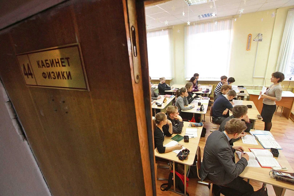 Соцопрос говорит, что 69,7% белорусов выступают за введение обязательной школьной формы, 28,6% - против.