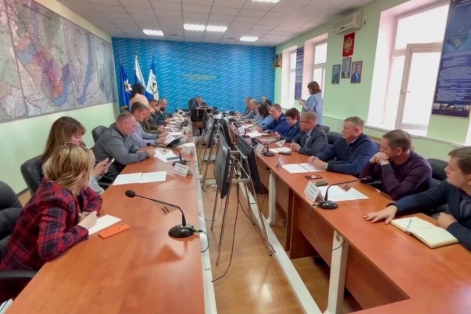 Губернатор Иркутской области провел внеплановое заседание комиссии по ЧС
