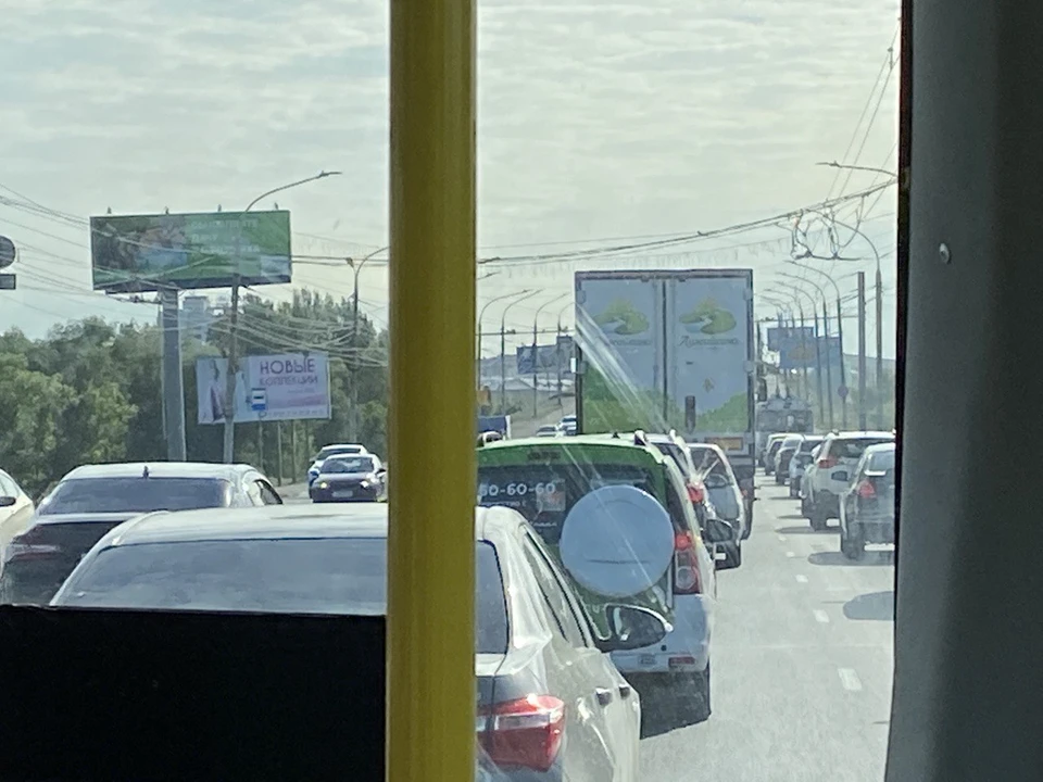 Огромные пробки наблюдаются на улицах Челюскинцев, Орджоникидзе и Хохрякова.