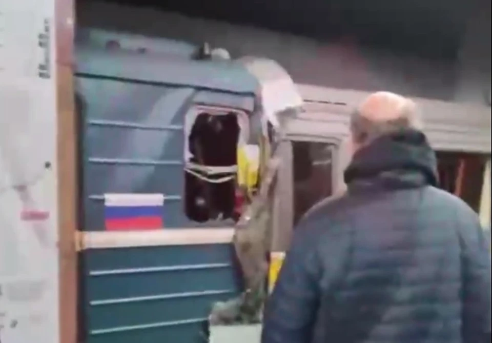 Машинист пострадал из-за столкновения поездов в метро в Москве. Фото: кадр из видео