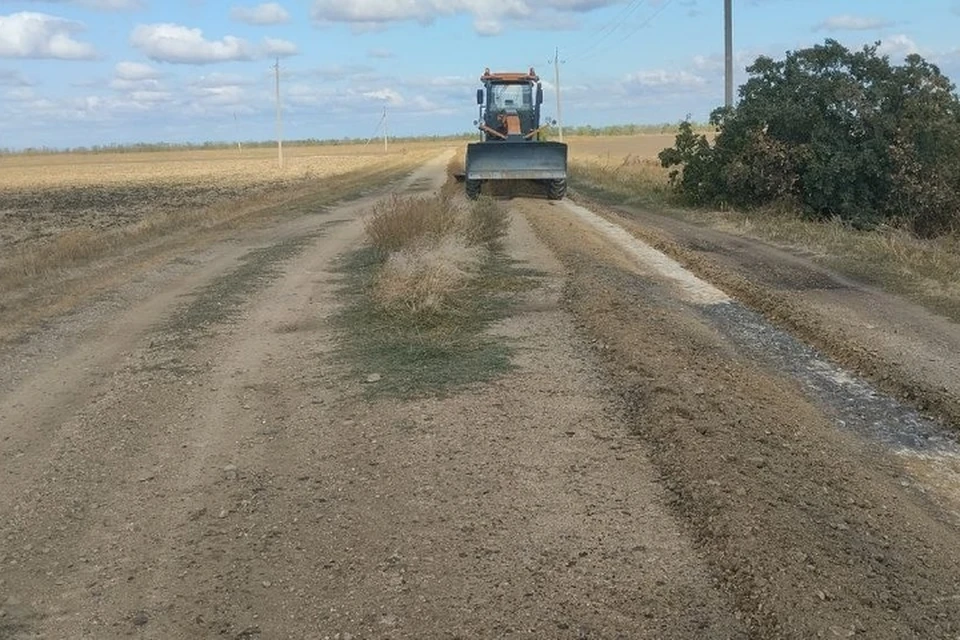 На дороге Первопокровка - Богдановка провели работы по планировке дорожного полотна. ФОТО: тг-канал минтранса Херсонской области