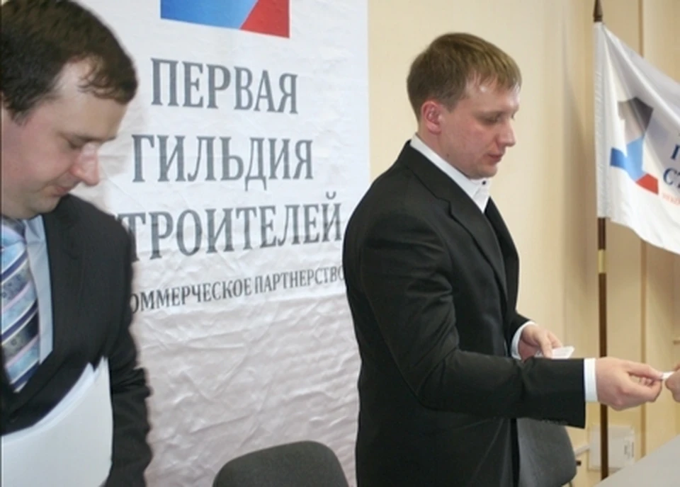 На фото справа - Василий Дякун в далеком 2007 году. Фото: kvnews.ru.