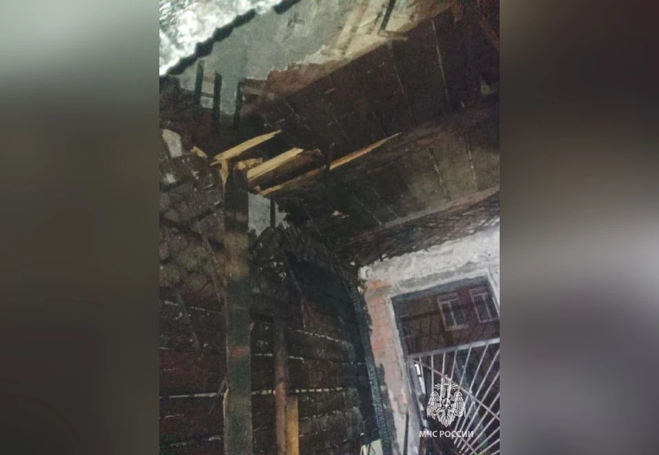 Огонь охватил всю комнату в квартире. Фото: МЧС по РБ