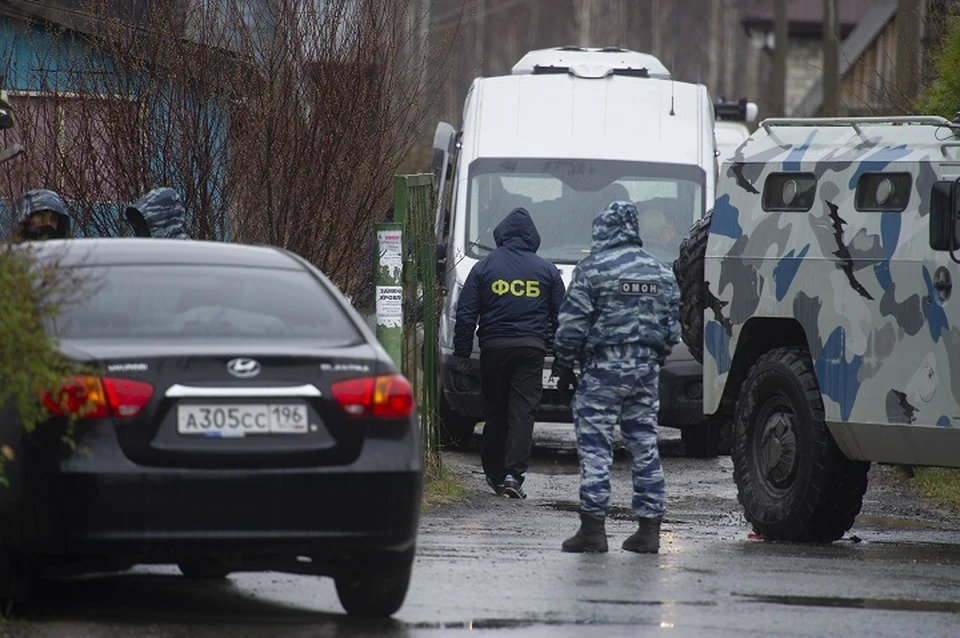 Сотрудники полиции и ФСБ провели обыск в съемном жилье рецидивиста