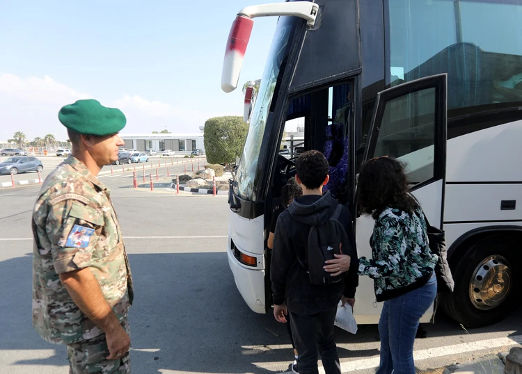 "Нам негде размещать людей": На Кипре заканчиваются места для приема беженцев из Израиля