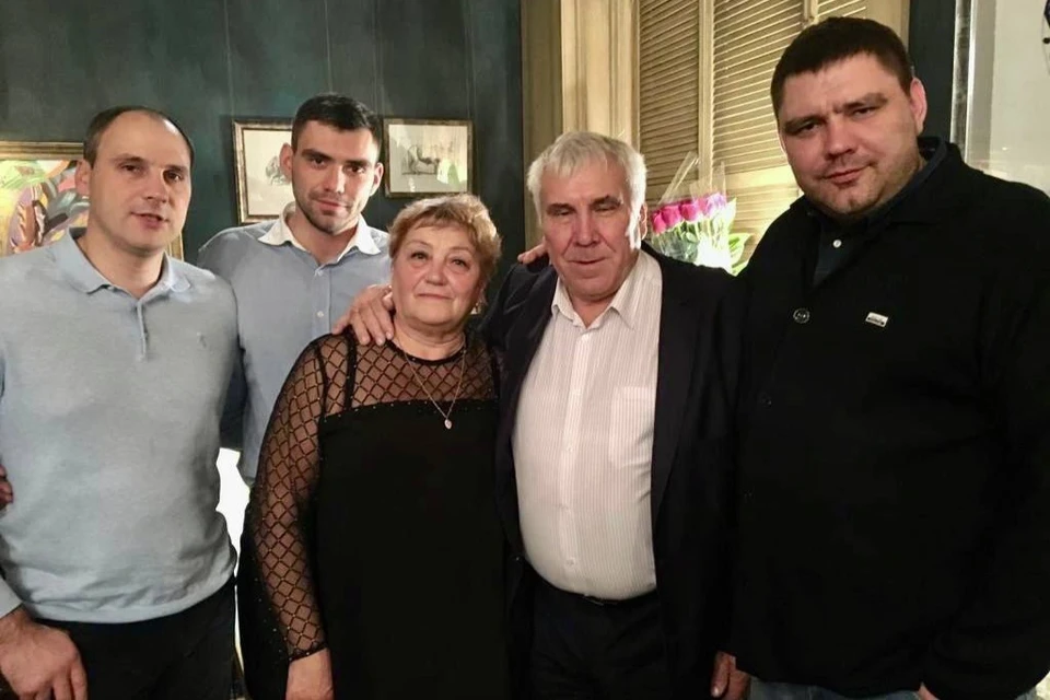 Глава региона рассказал, что главные уроки жизни он получил от своего отца. Фото: ТГ-канал Дениса Паслера