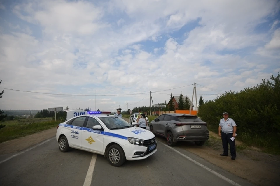 Сотрудник кемеровской автомойки угнал машину клиентки, чтобы купить водку в магазине.