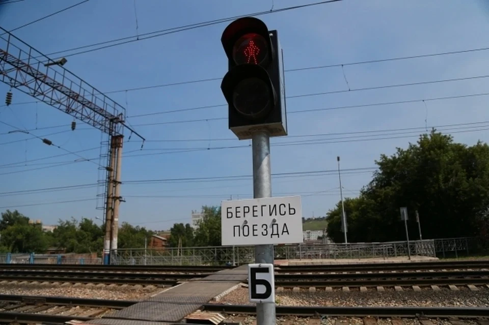Машинист поезда пытался затормозить, но избежать ЧП не удалось