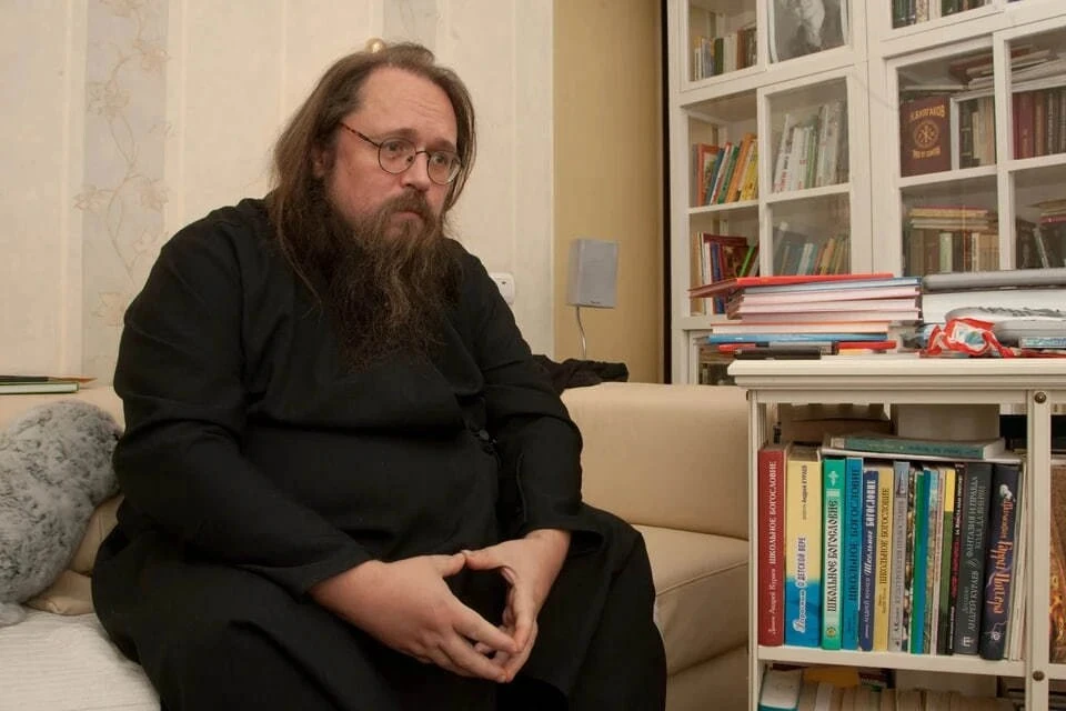 Бывший протодиакон РПЦ Кураев сообщил об отъезде в Чехию