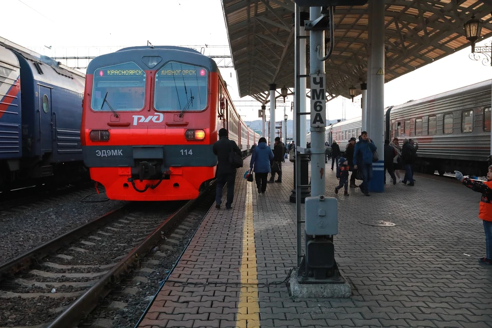 Электричка дивногорск расписание на сегодня. Электричка Красноярск Дивногорск. Электричка станция Енисей -с.Караульная. Электричка Енисей-Дивногорск. Электричка до Дивногорска