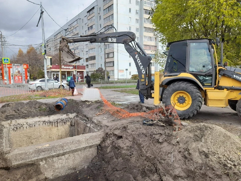 В районе пересечения улиц Отрадная и Рябикова начались работы по обновлению водопровода. ФОТО: Ульяновскводоканал