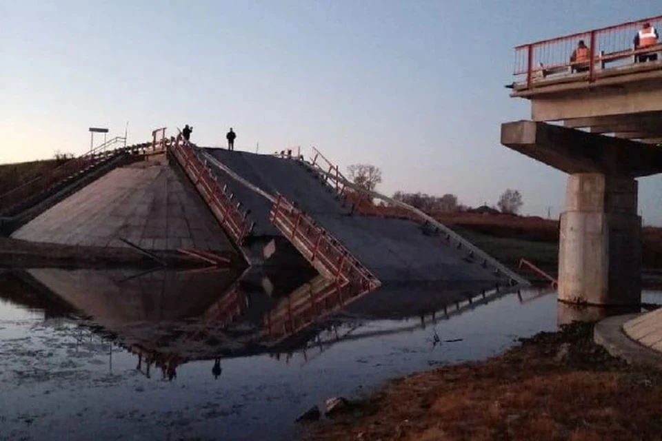 Прокуратура начала проверку после обрушение моста в поселке Базово Чулымского района Новосибирской области. Фото: ТУАД НСО